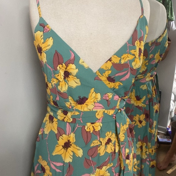 Flynne Skye Anderson Wrap Maxi Floral Tropical Beautiful Figure Flattering Dress - Picture 4 of 12